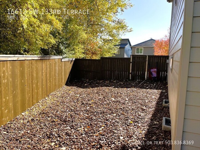 Building Photo - Perfection On A Private Lot Backing To Gre...