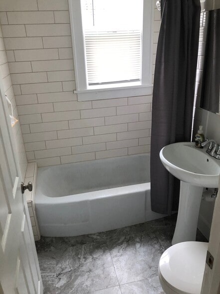 Building Photo - 694 6th St E