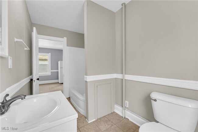 Building Photo - 2115 Dowd Ave