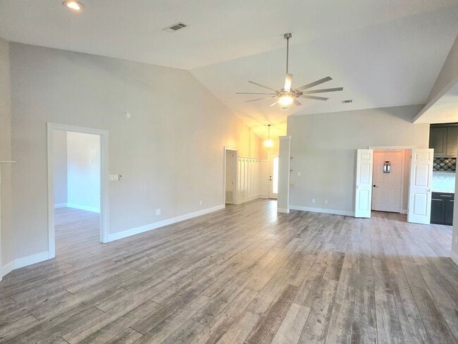 Building Photo - 1643 Kalakaua Ct
