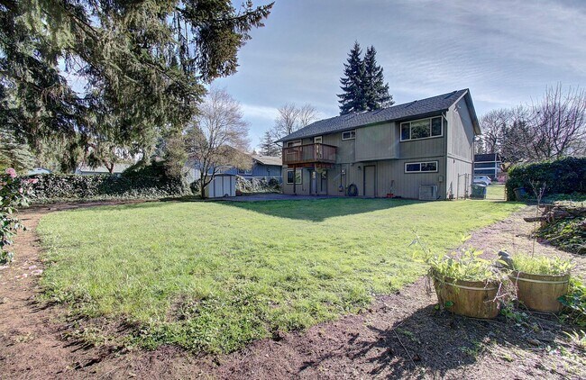 Building Photo - Spacious 4bd 2.5ba Home - Avail. Now!