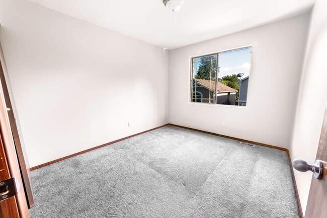 Building Photo - Lynnwood Home