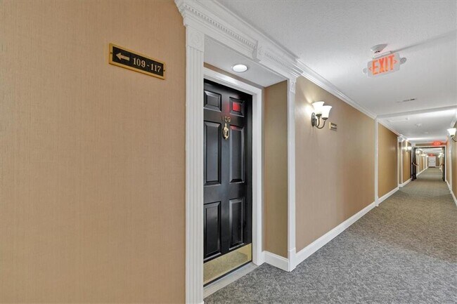 Building Photo - 25109 Plantation Dr NE