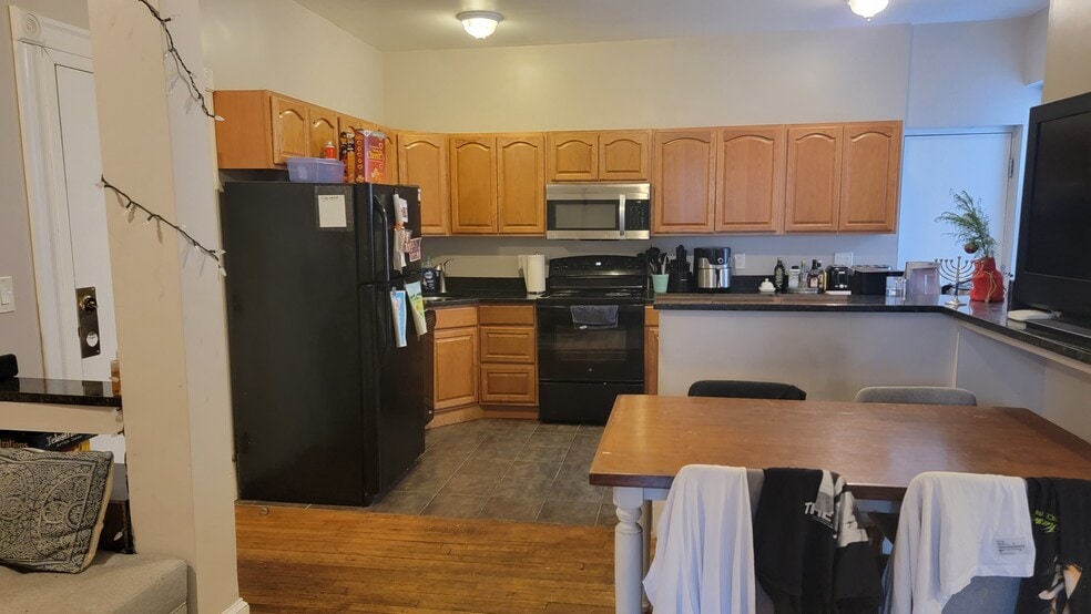 Building Photo - 1066 Commonwealth Ave