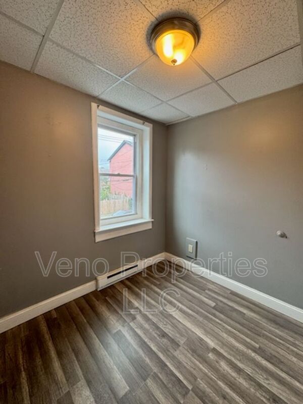 Building Photo - 3 Cataract St