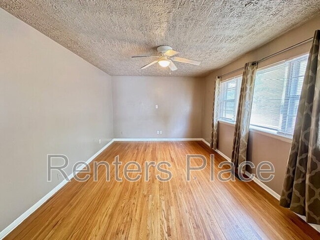 Building Photo - 5611 S Rockford Ave