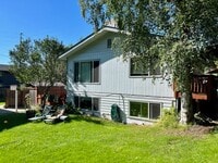 Building Photo - Downtown Furnished Two Bed Unit in Duplex-...