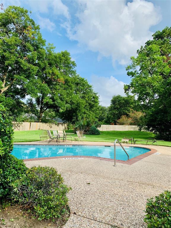 Building Photo - 1611 Mapleton Dr