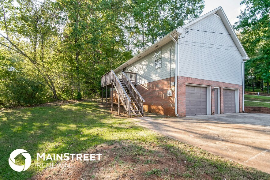 Building Photo - 3345 Thomas Ln