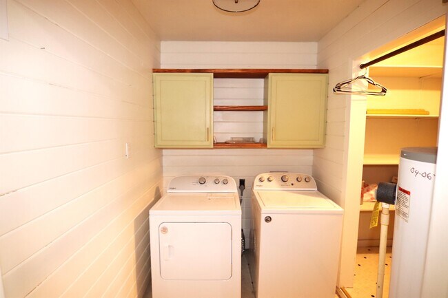 Building Photo - 3107 Moor Dr