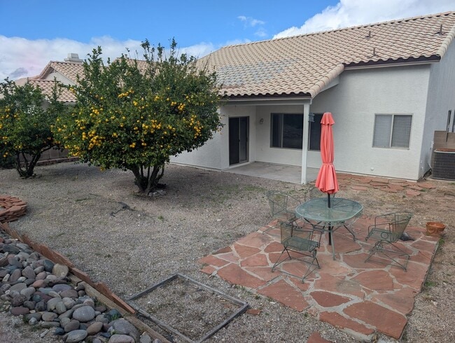 Building Photo - Great eastside location Pet friendly