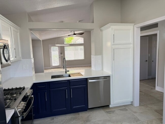 Building Photo - STUNNING 3BD/2BA SINGLE STORY BEAUTY IN THE HEART OF THE SOUTHWEST!!  **GORGEOUSLY REMODELED!! **...