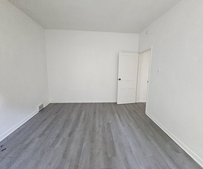 Building Photo - 837 Stanton Ave