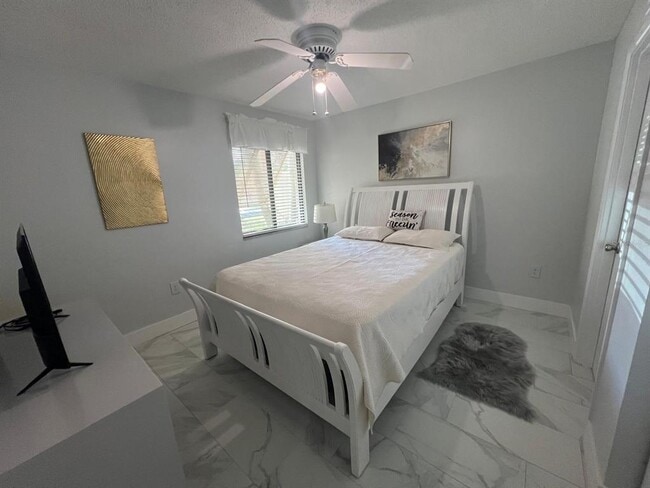 Building Photo - 5279 Willow Links