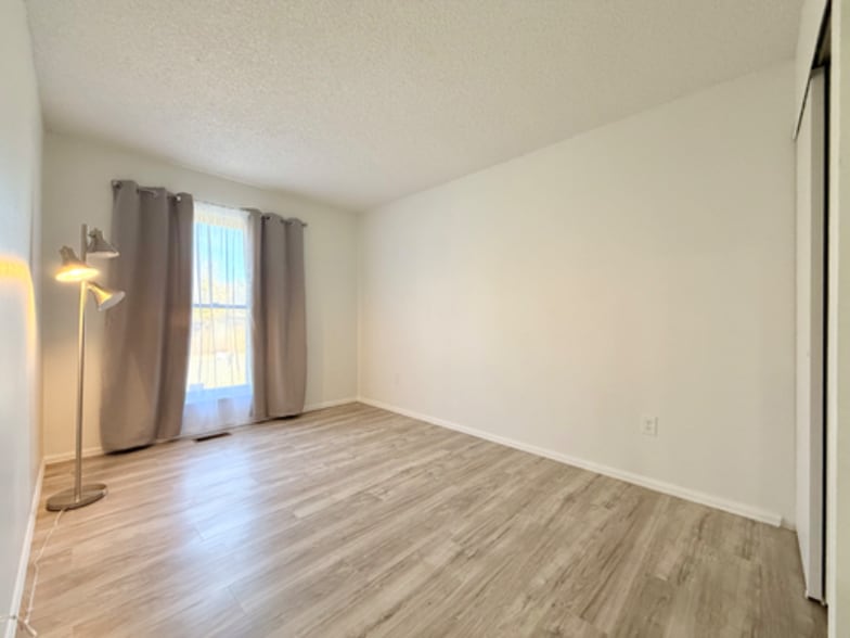 Building Photo - 2708 W 98th Dr