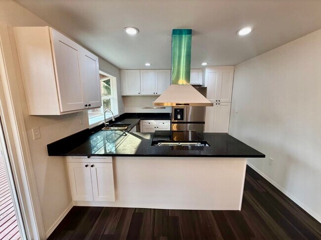 Building Photo - Welcome to this beautifully remodeled 3-be...