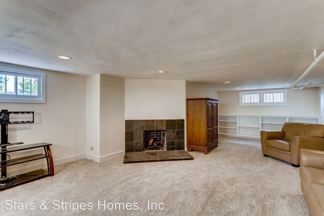 Building Photo - 3 br, 2 bath House - 1121 S. Downing Street