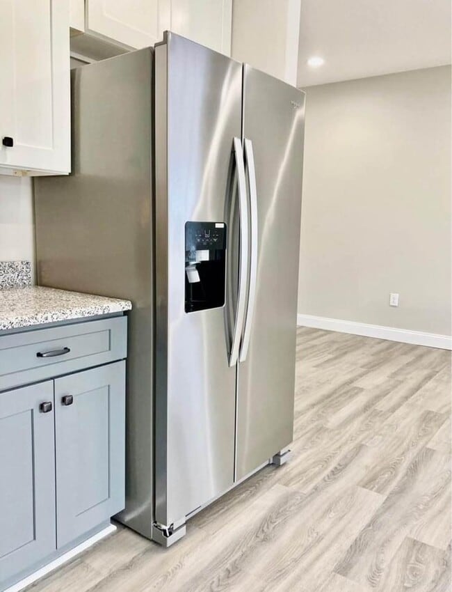 Building Photo - 1330 Maid Marian Ln