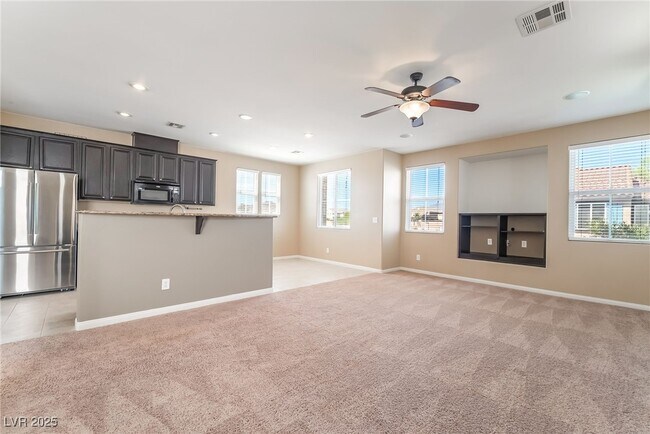 Building Photo - 9348 Vista Waters Ln
