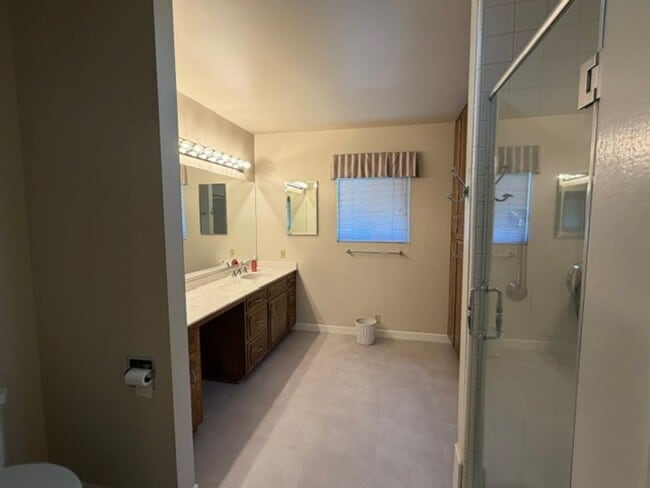 Building Photo - Spacious & Charming 3 Bedroom and a Den Home with Beautiful Updates