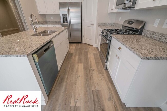 Building Photo - Modern 4-Bed Townhome in Hurricane Heights