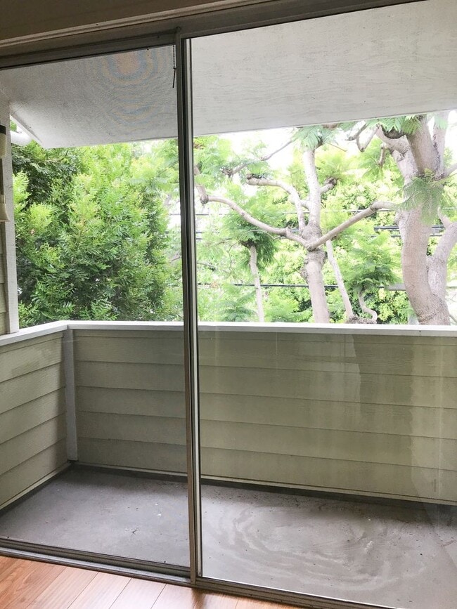 Building Photo - 3 Bedroom 2.5 bath Townhome