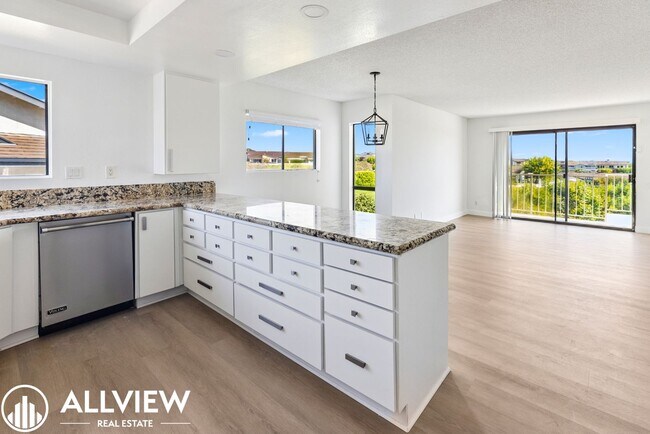 Building Photo - Recently Renovated Two-Story Home in Jasmi...