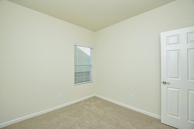 Building Photo - Modern Comfort, Flexible Living, Tailored ...