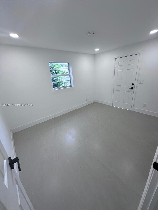 Building Photo - 4380 SW 49th Ct