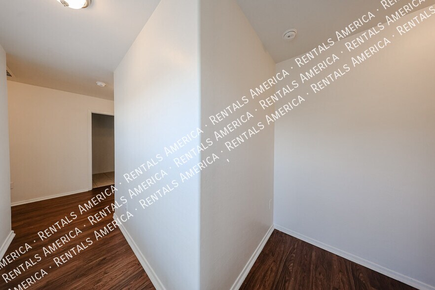 Building Photo - 3005 W Ferruccio Pl