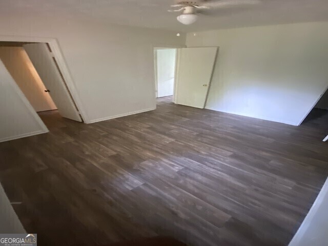 Building Photo - 222 Peartree Ln