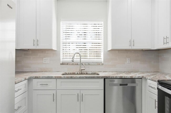 Building Photo - 123 Rae Dr