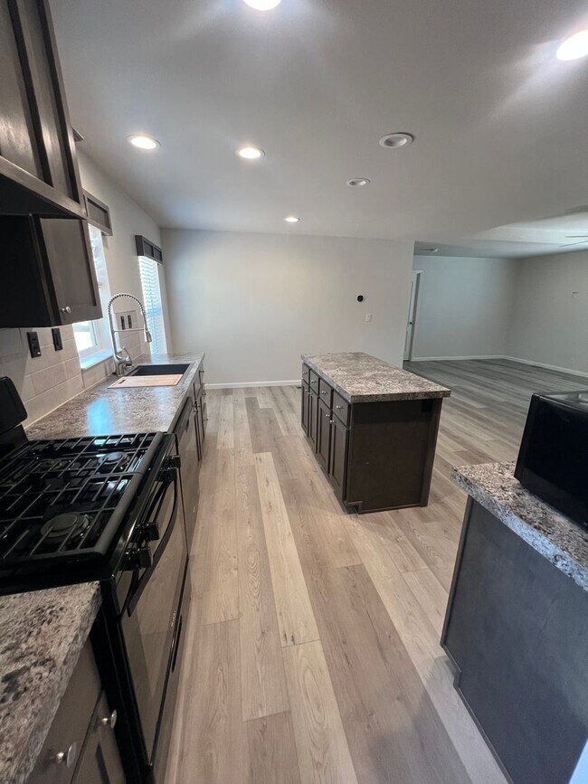 Building Photo - Paradise Home for rent, Great Location, 3 ...