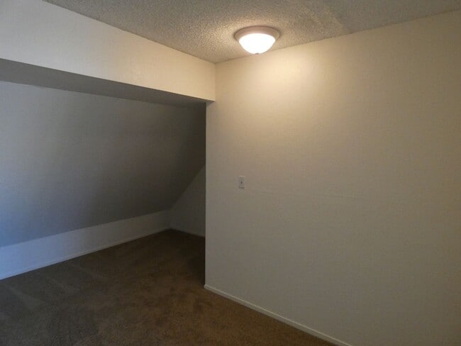 Building Photo - Townhouse in South Santa Maria with 1 car ...