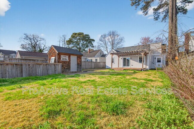 Building Photo - 1329 Cedar Ln