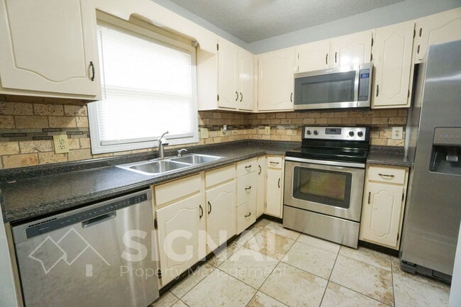 Building Photo - 302 Old Rocky Ridge Ln
