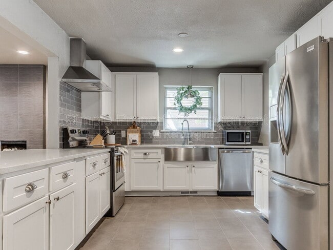 Building Photo - 4136 NW 61st Ter