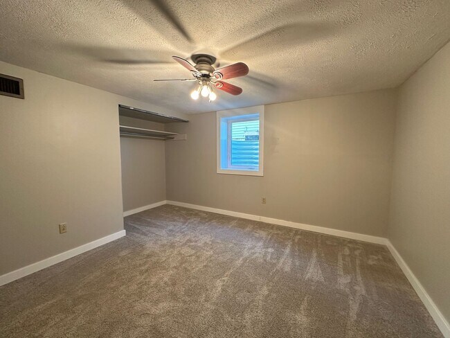 Building Photo - Dont Miss this 3 Bedroom 2 Bath Shadle Rancher