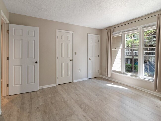 Building Photo - 1st Floor unit in Fourth Ward