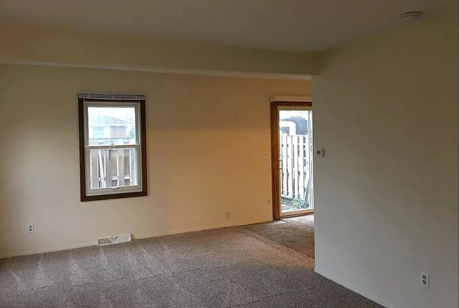 Building Photo - 6050 Wentworth Ave