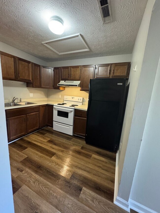 Building Photo - 1008 Preston St