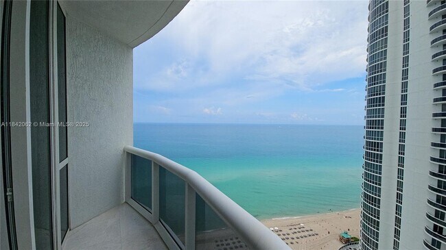 Building Photo - 15901 Collins Ave