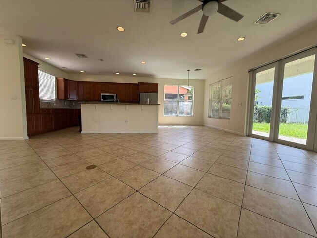 Building Photo - 2793 Shaughnessy Dr