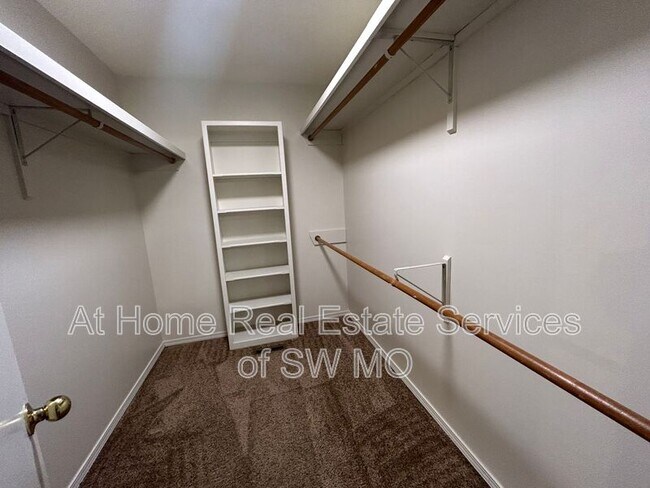 Building Photo - 4146 S Parkcrest Ave