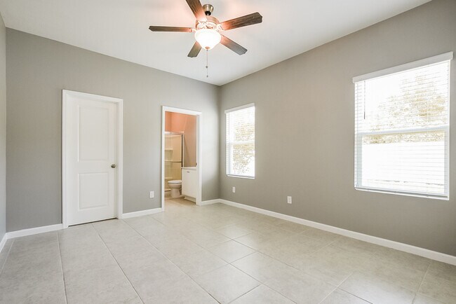 Building Photo - Lovely 3 Bedroom Home in Island Walk