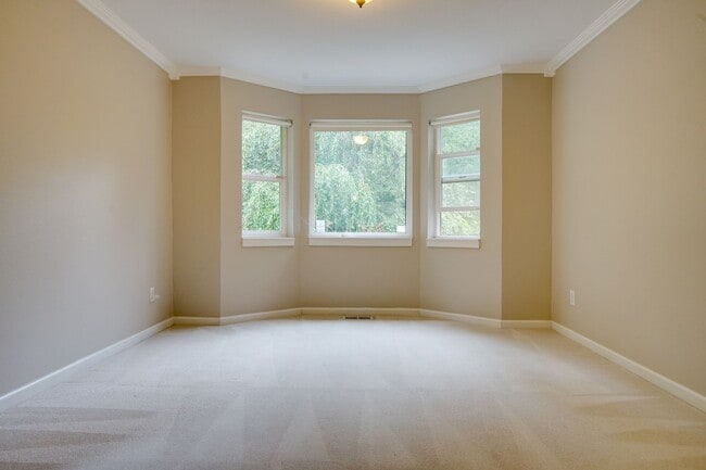 Building Photo - Ravensdale 3 Story, close to Lake Retreat,...