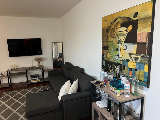 Building Photo - 1975 NE 135th St