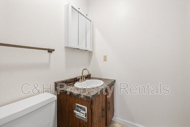 Building Photo - 2252 Avenue C