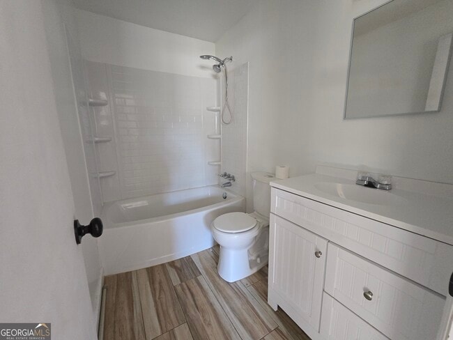 Building Photo - 105 Doris St