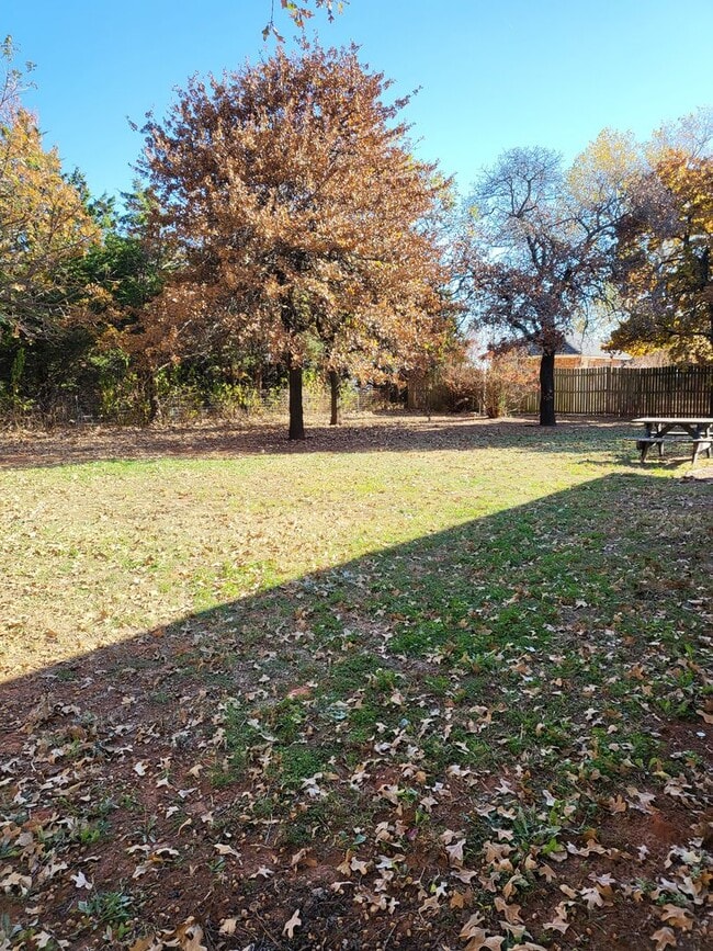 Building Photo - (3) Bed/(2.5) Bath with over 2000sqft in Blanchard Avail NOW!